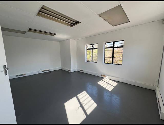 280M² WAREHOUSE TO LET IN STRIJDOMPARK